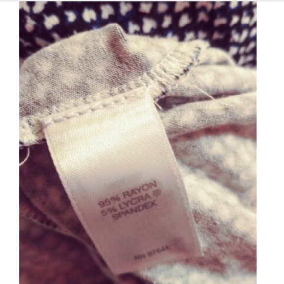 J Jill Wearever Petite Large Top Black White Blue Blouse Shirt V Neck Graphic - Picture 5 of 5